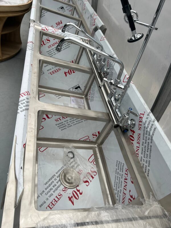 63'' CHEF Three Tub Sink with Centre Drain and No Drainboard CH-2015 - Image 2