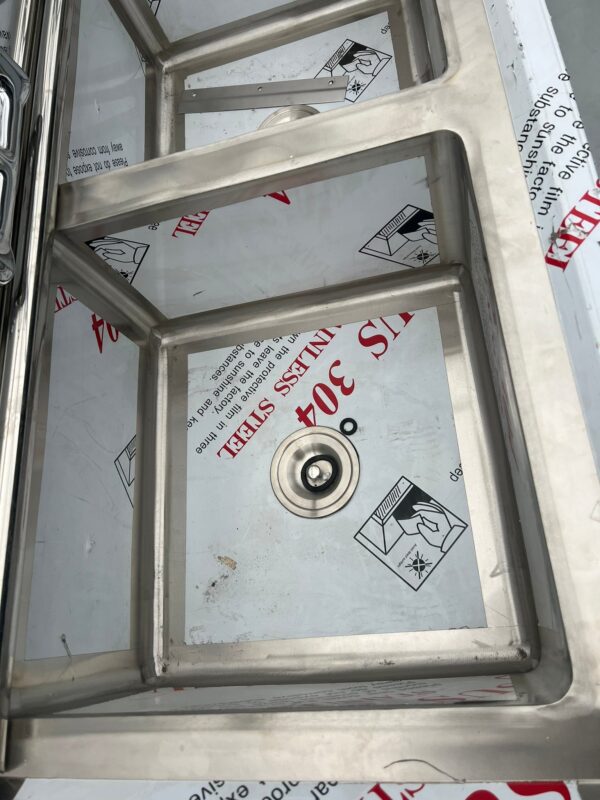 63'' CHEF Three Tub Sink with Centre Drain and No Drainboard CH-2015 - Image 5